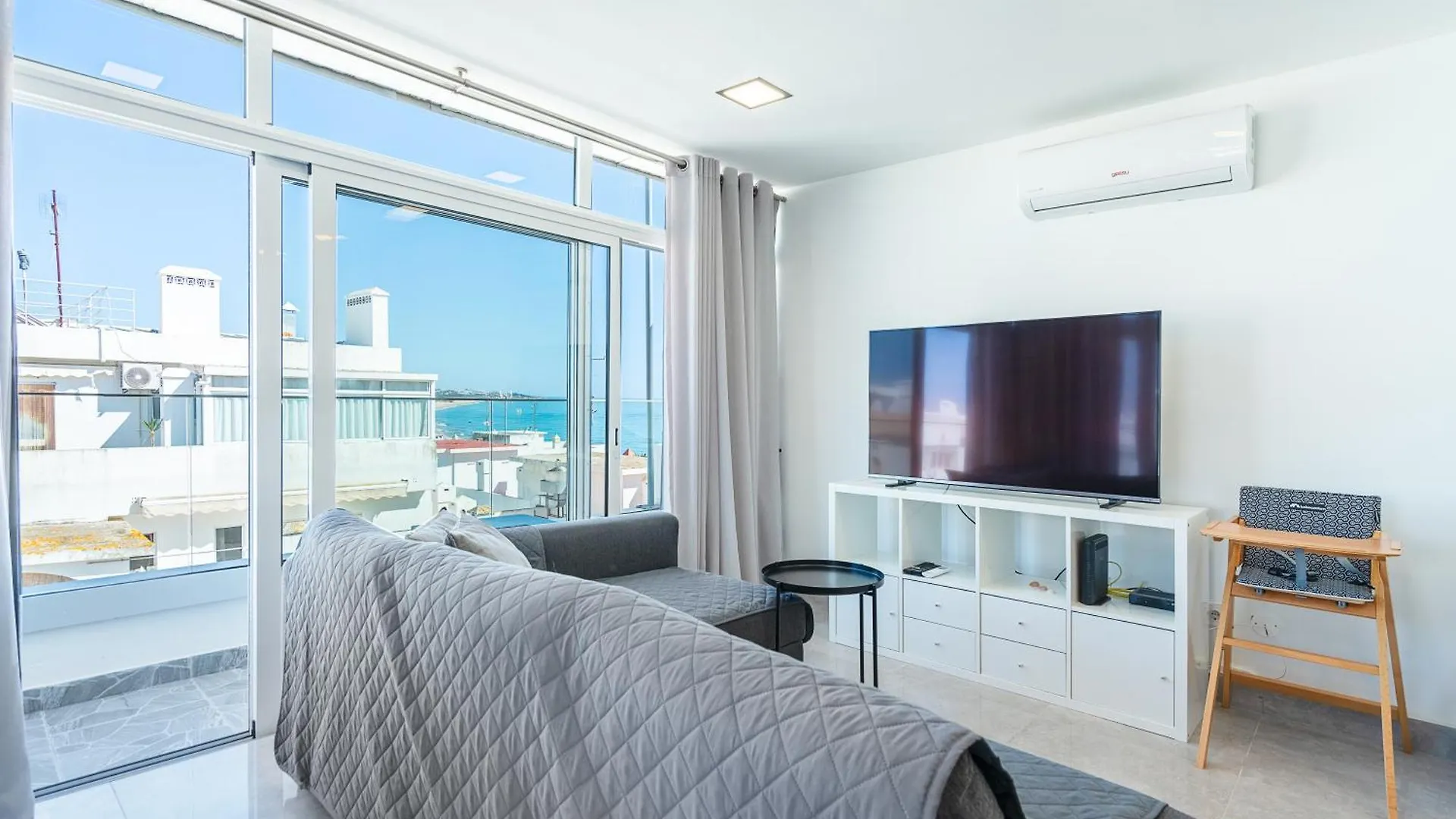 New Luxury Penthouse Beachfront In The Algarve Armacao de Pera Apartment